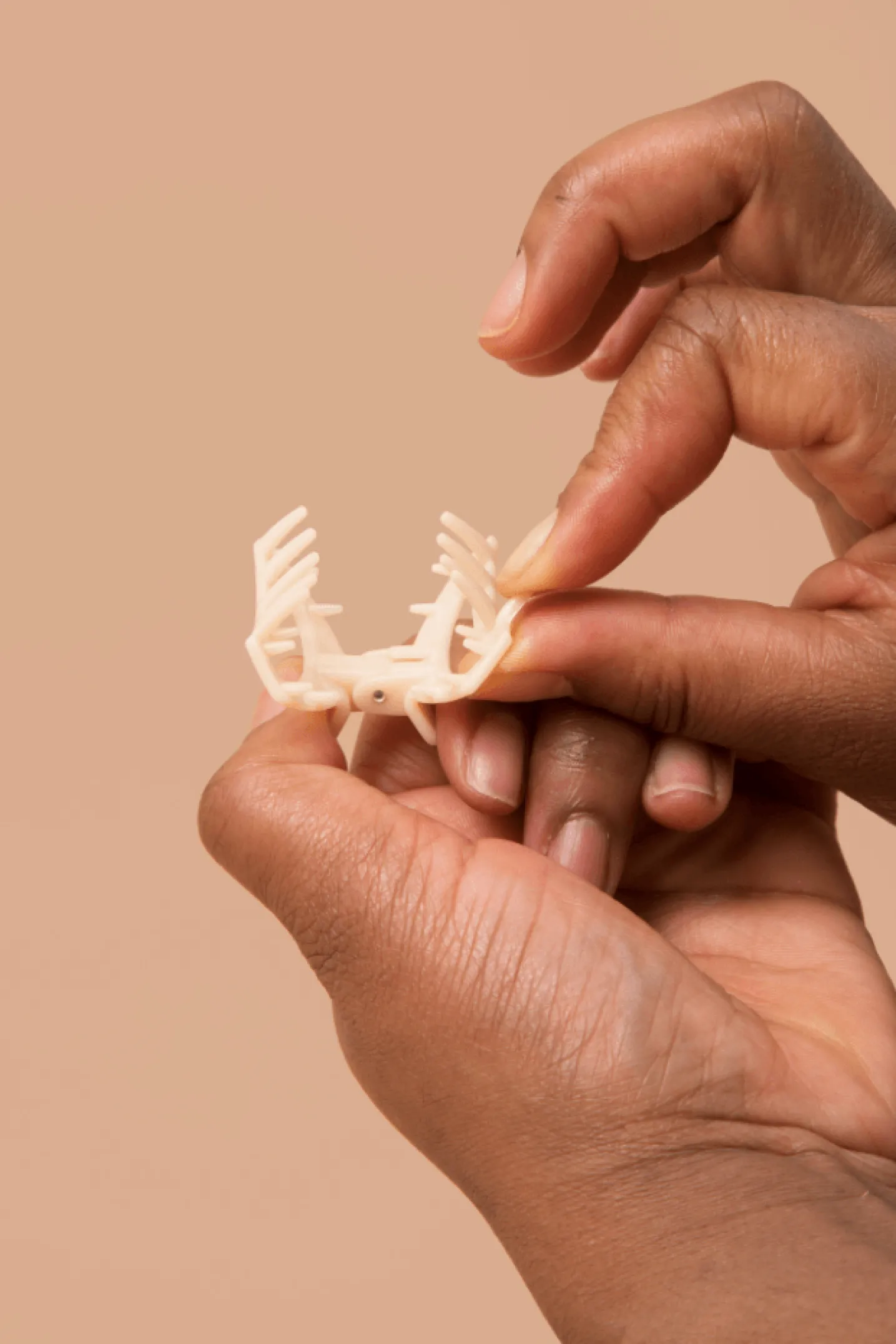 Open Blonde Tortoise Tiny Claw Hair Clip