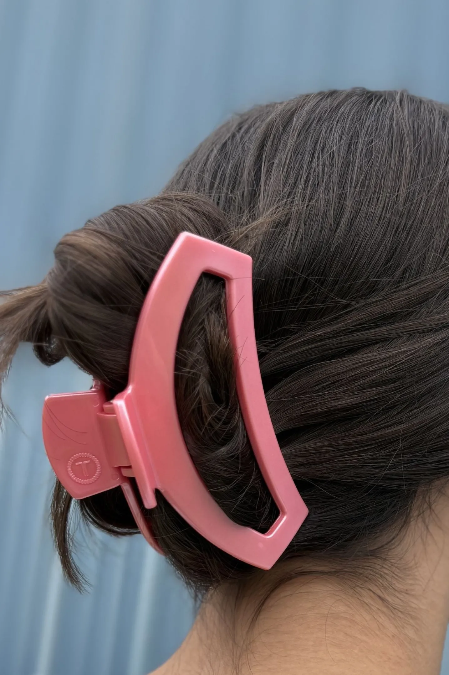 Open Calming Coral Large Claw Hair Clip